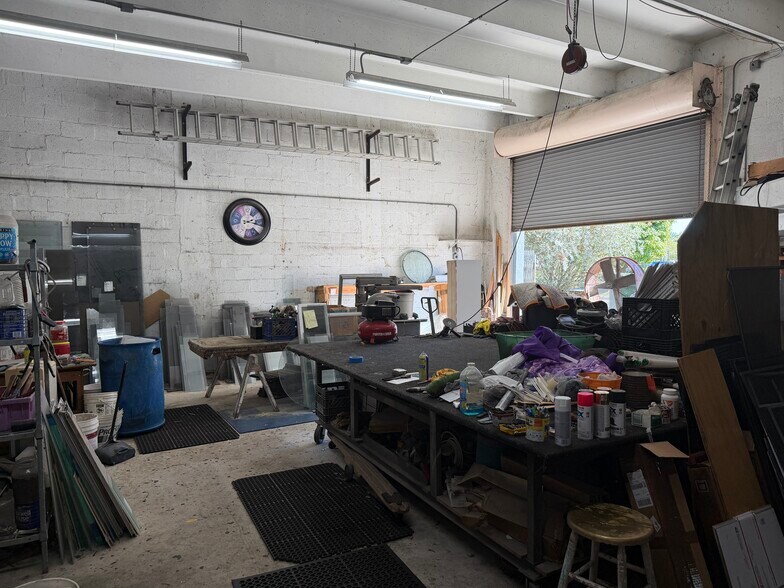 More Photos Of 12 NE 3rd St, Homestead Freestanding For Lease