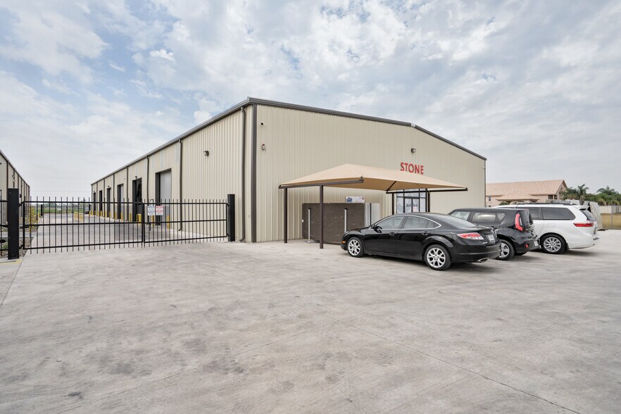 More Photos Of 2507 E Expressway 83, Donna Warehouse For Lease