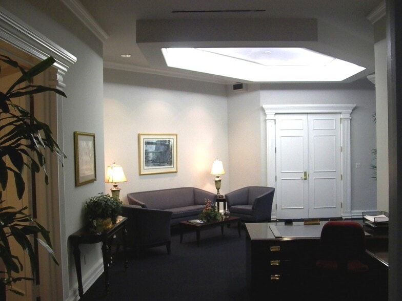 More Photos Of 8001 Chatham Center Dr, Savannah Office For Lease