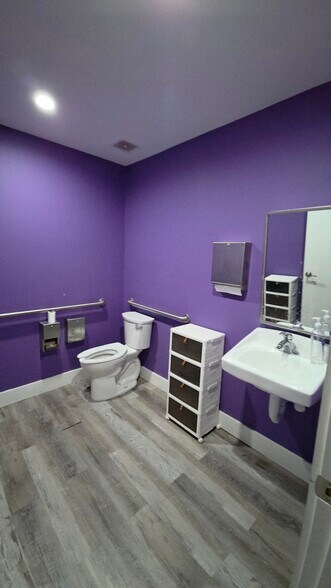 More Photos Of 4768-4772 NW 167th St, Miami Lakes Storefront Retail Office For Lease