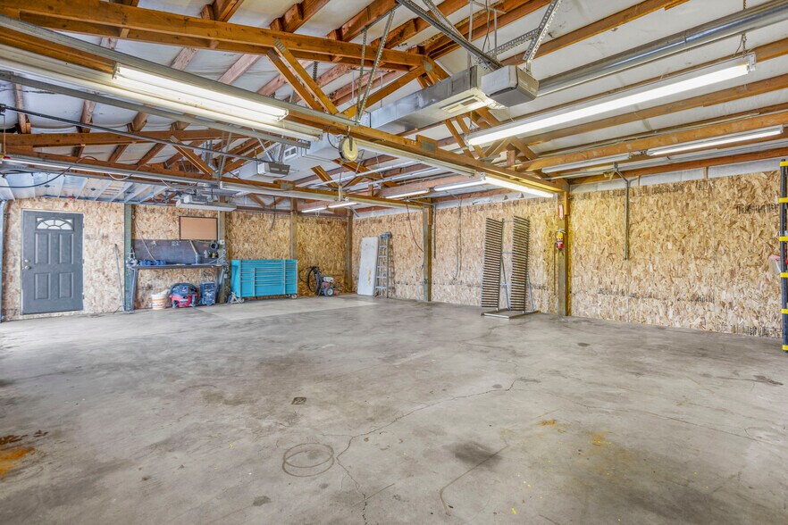 More Photos Of 2331 W A St, Pasco Distribution For Lease