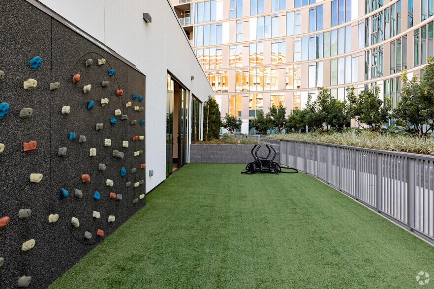 More Photos Of 2801 Sunset Pl, Los Angeles Apartments For Lease