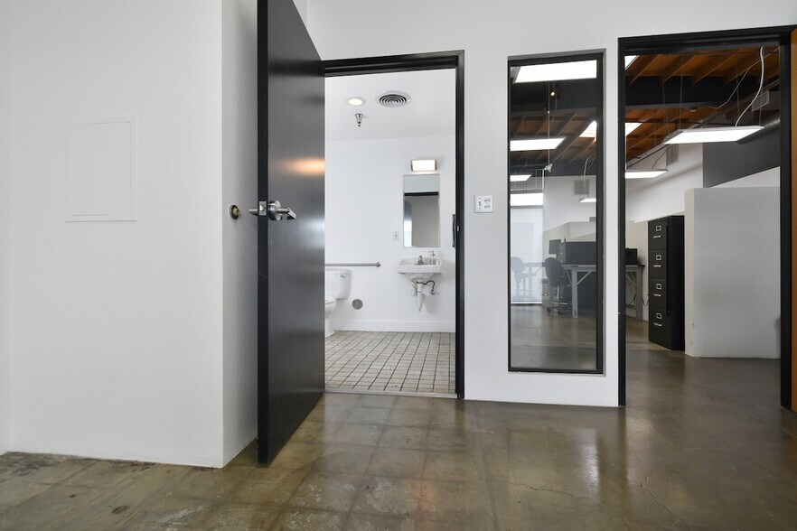 More Photos Of 1738-1740 Cordova St, Los Angeles Showroom For Lease