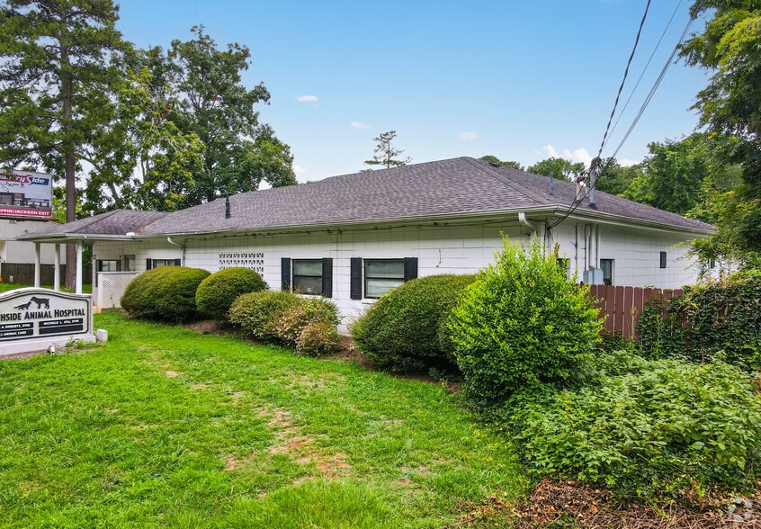 More Photos Of 929 S Hill St, Griffin Office For Sale