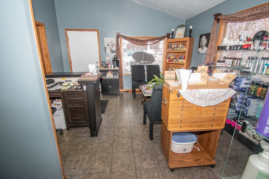 More Photos Of 3861 Main St, Mineral Ridge Office For Sale