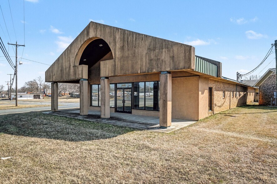 More Photos Of 6402 W Marshville Blvd, Marshville Showroom For Lease