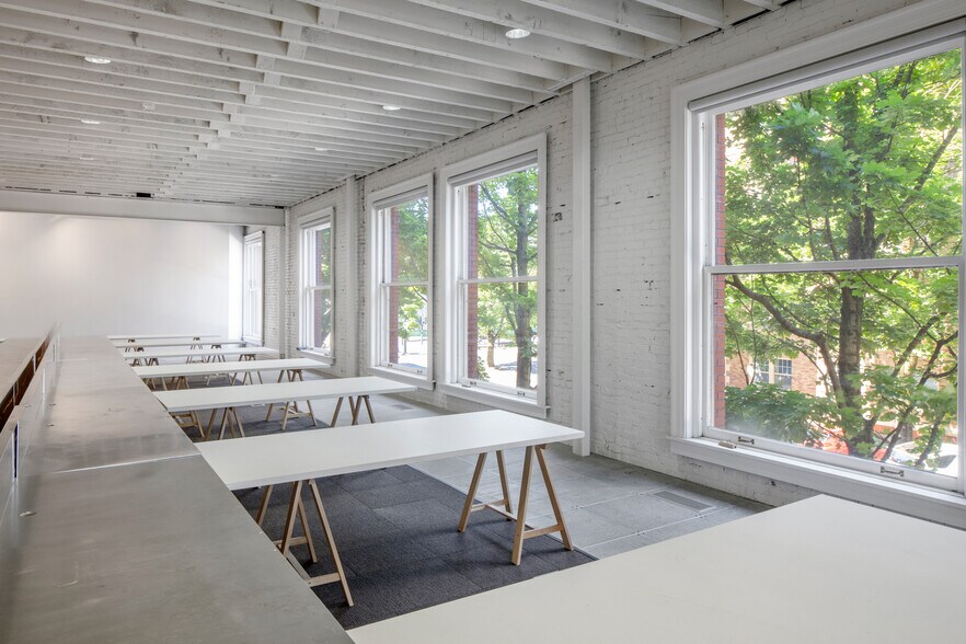 More Photos Of 1532 SW Morrison St, Portland Office For Sale