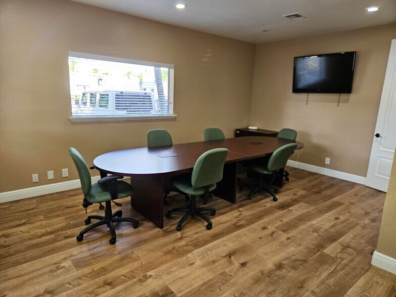 More Photos Of 8111-8119 NW 33rd St, Miami Warehouse For Sale