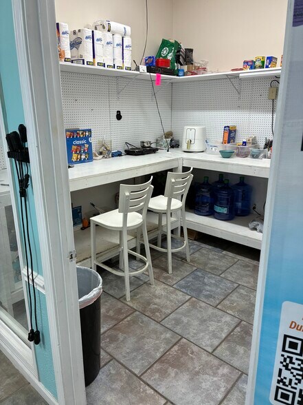 More Photos Of 3480 Gulf Breeze Pky, Gulf Breeze General Retail For Sale