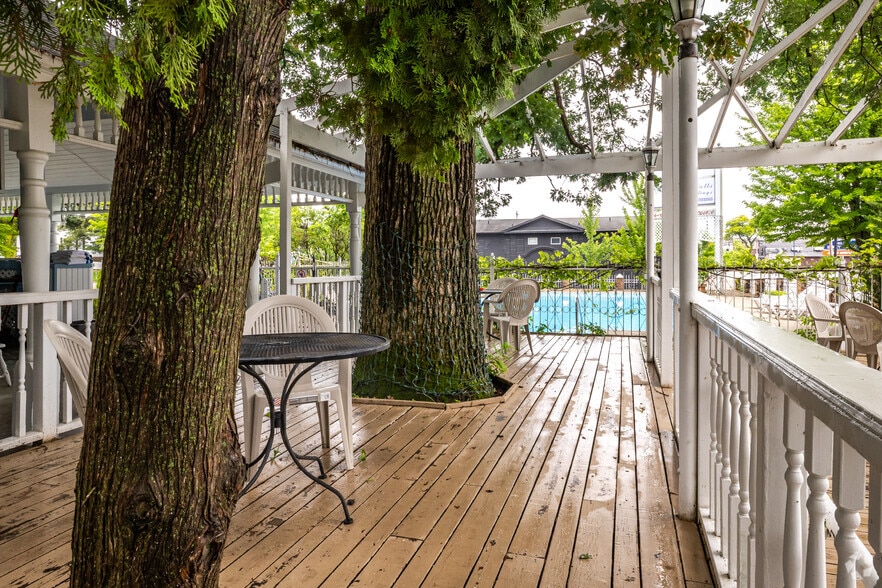 More Photos Of 910 River Rd, Wisconsin Dells Hotel For Sale