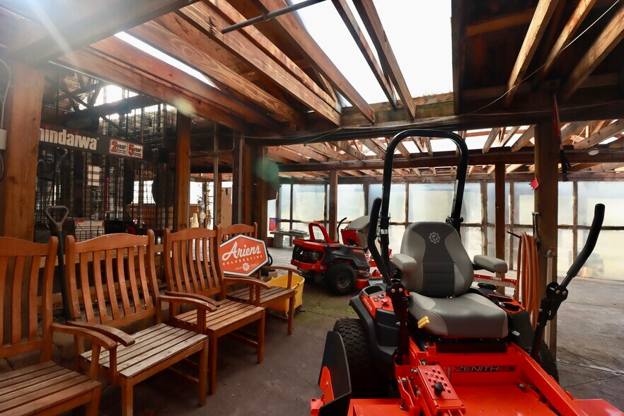 More Photos Of 8265 Euclid Chardon Rd, Kirtland Garden Center For Sale