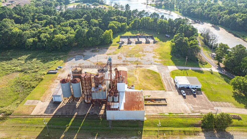 More Photos Of 220 Progress Blvd, Longview Warehouse For Lease