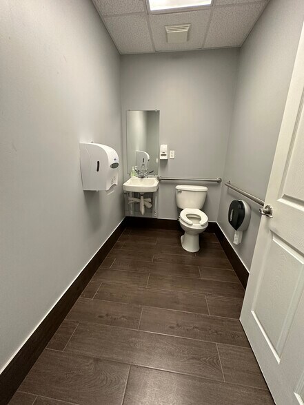 More Photos Of 7451 Wiles Rd, Coral Springs Medical For Lease