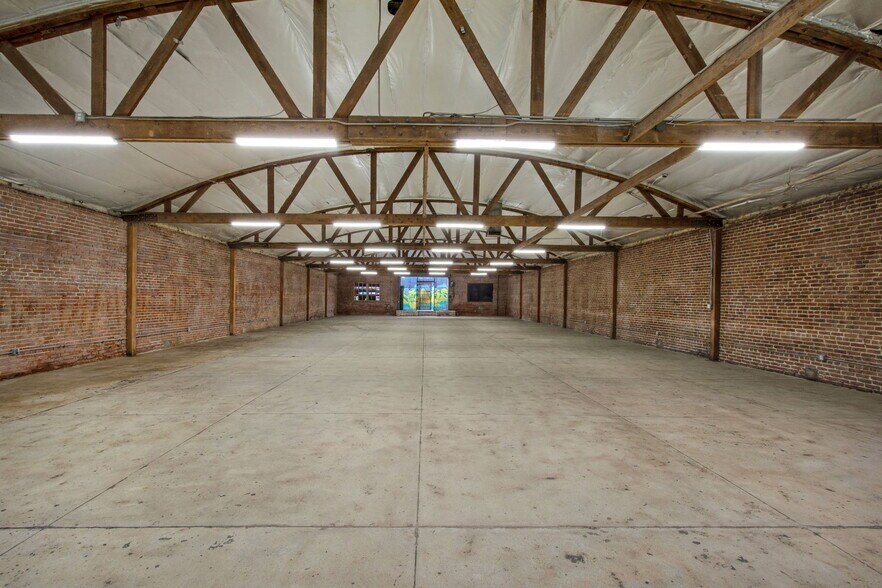 More Photos Of 236 W 18th St, Los Angeles Warehouse For Sale