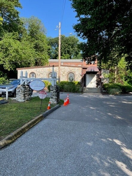 More Photos Of 300 Water St, Saint Charles Office For Sale