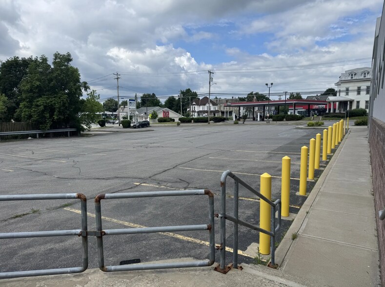 More Photos Of 149 Market St, Amsterdam Drugstore For Lease