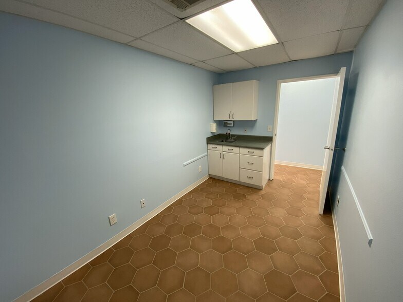More Photos Of 1490 6th St, Coachella Medical For Lease