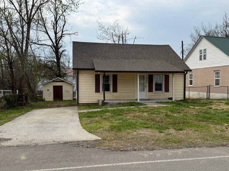 Primary Photo Of 1627 Old Highway 31 E, Westmoreland Specialty For Sale