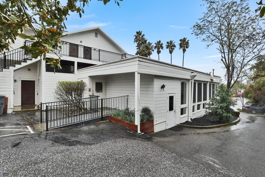 More Photos Of 144 Reamer St, Auburn Specialty For Sale