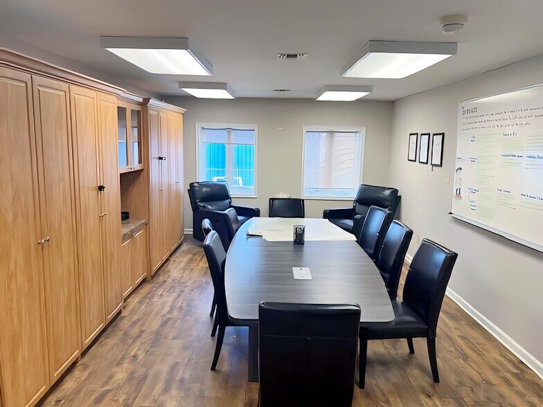 More Photos Of 1 Old Mill Ln, Newport Flex For Sale