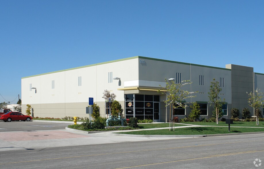 Primary Photo Of 311 Hearst Dr, Oxnard Warehouse For Lease
