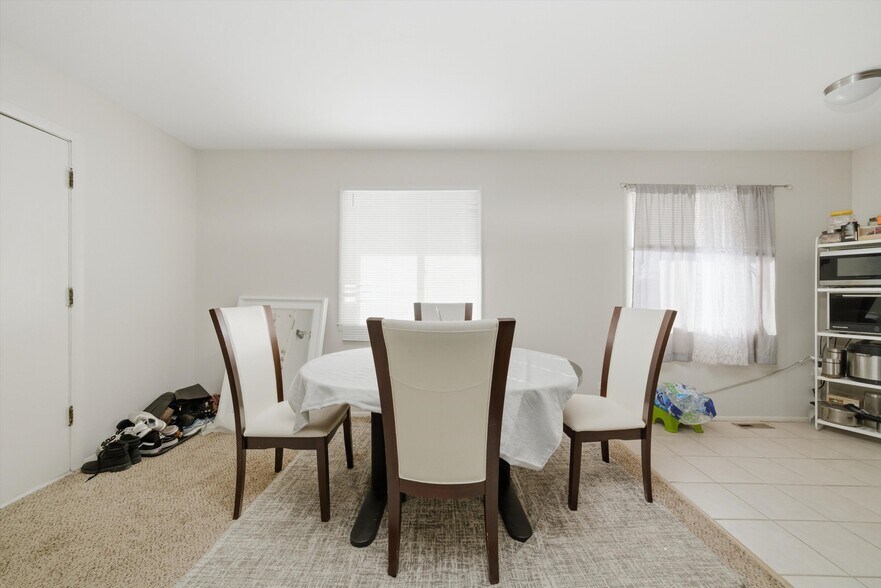 More Photos Of 630 Westmoreland Dr, Vernon Hills Apartments For Sale