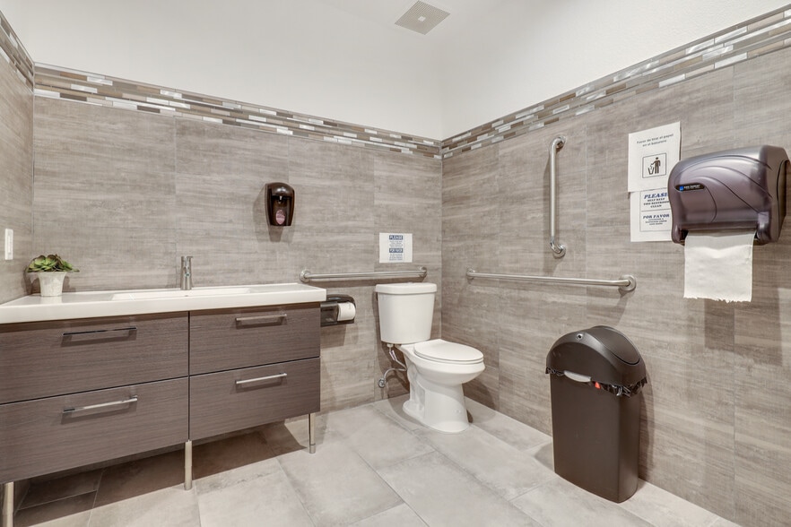 More Photos Of 4187 S Pecos Rd, Las Vegas Medical For Sale