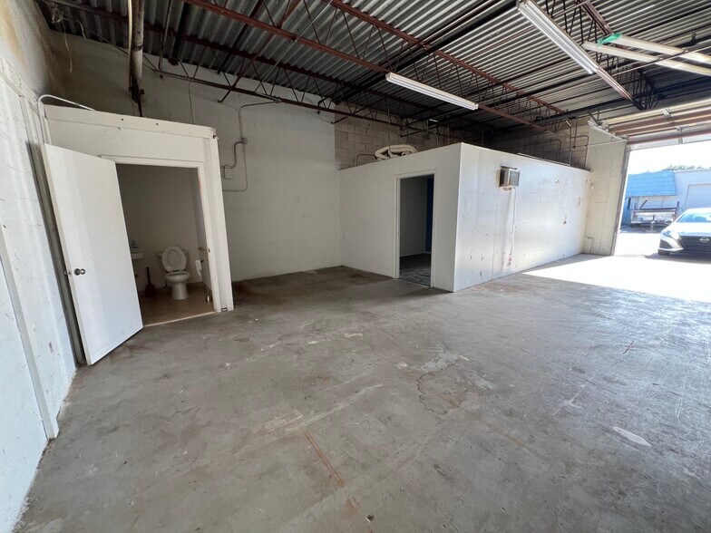 More Photos Of 3885 Investment Ln, Riviera Beach Warehouse For Lease