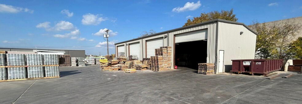 More Photos Of 2920 Industrial Ln, Garland Industrial For Lease