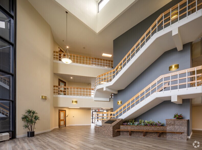 More Photos Of 10200 Linn Station Rd, Louisville Office For Lease