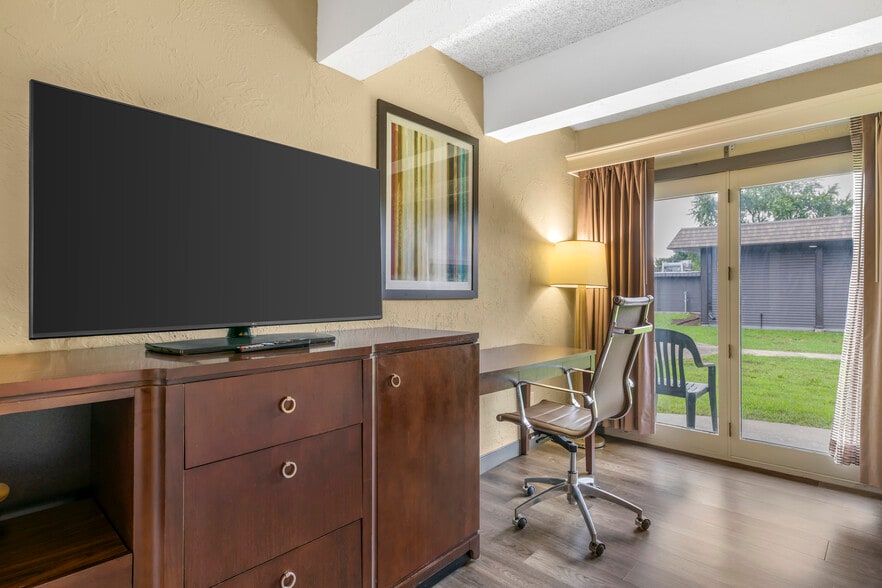 More Photos Of 250 W Church St, Mishicot Hotel For Sale