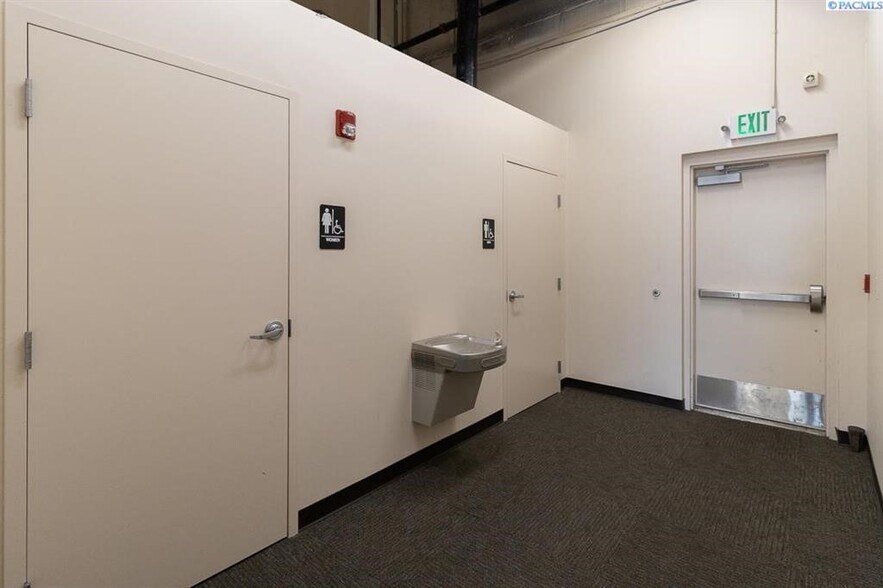 More Photos Of 81 Columbia Point Dr, Richland General Retail For Lease