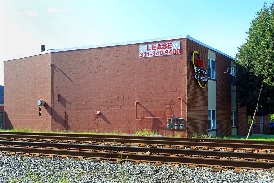 More Photos Of 25 Chestnut St, Gaithersburg Warehouse For Sale