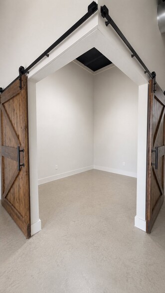 More Photos Of 3825 Quanah Hill Rd, Weatherford Light Distribution For Lease