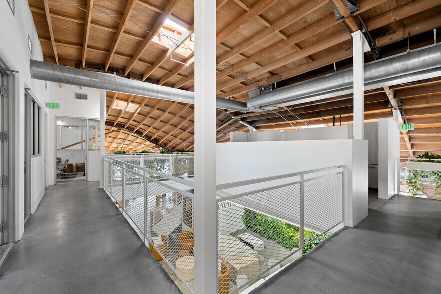More Photos Of 523 Victoria Ave, Venice Loft Creative Space For Lease