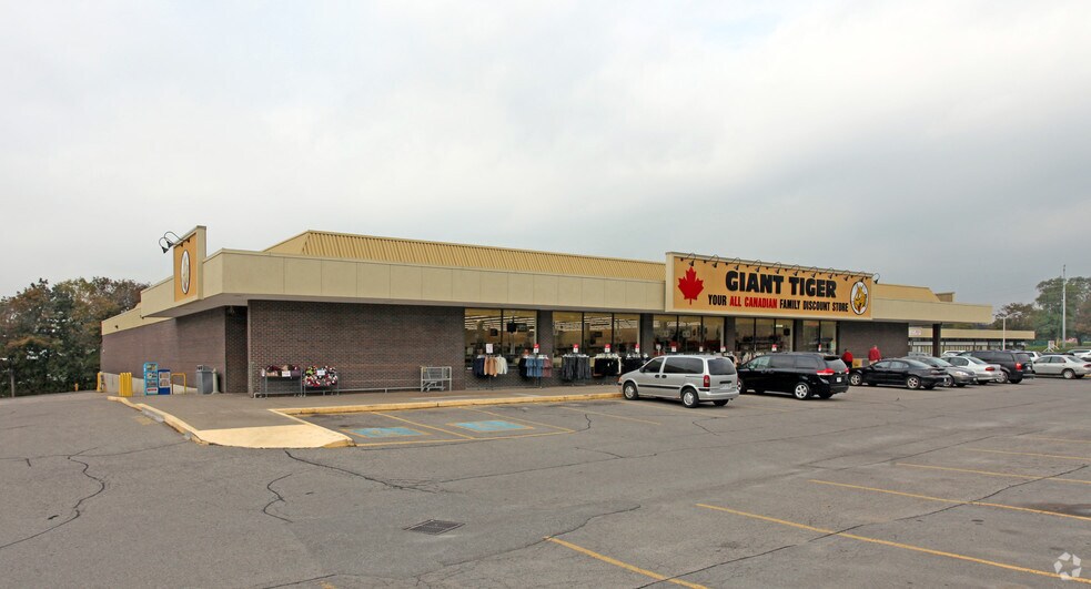 More Photos Of 601 Dundas St W, Whitby Unknown For Lease