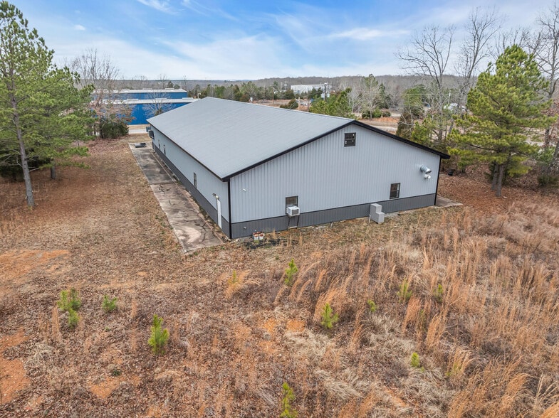 More Photos Of 1052 Debolt Ln, Centerville Manufacturing For Sale