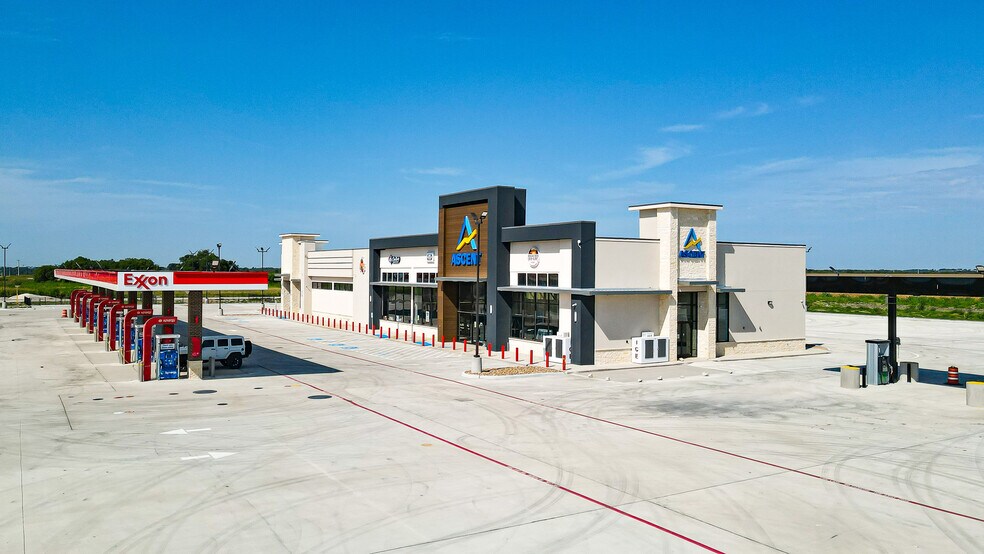 More Photos Of 206 I-35, Eddy General Retail For Lease