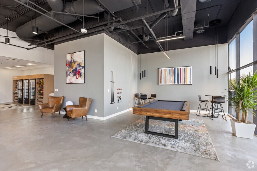 More Photos Of 1349 Empire Central Dr, Dallas Office For Lease
