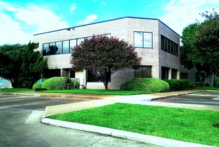 More Photos Of 6701 Pinemont Dr, Houston Office For Lease