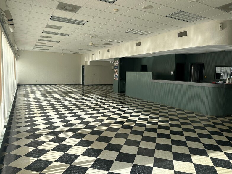 More Photos Of 205 E Green St, Clinton Storefront For Sale