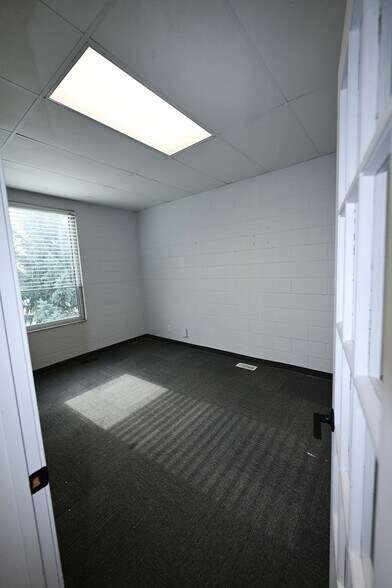 More Photos Of 6504-6520 82nd Ave NW, Edmonton Flex For Lease