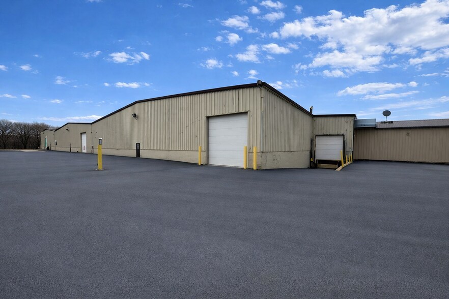 More Photos Of 1631 Dove St, Port Huron Warehouse For Lease