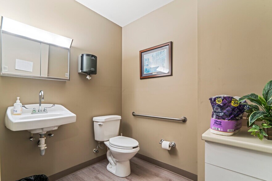 More Photos Of 105 S McDonald St, Mc Donald Office Residential For Sale