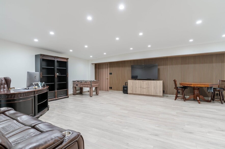 More Photos Of 11635-11637 Tuxford St, Sun Valley Warehouse For Sale