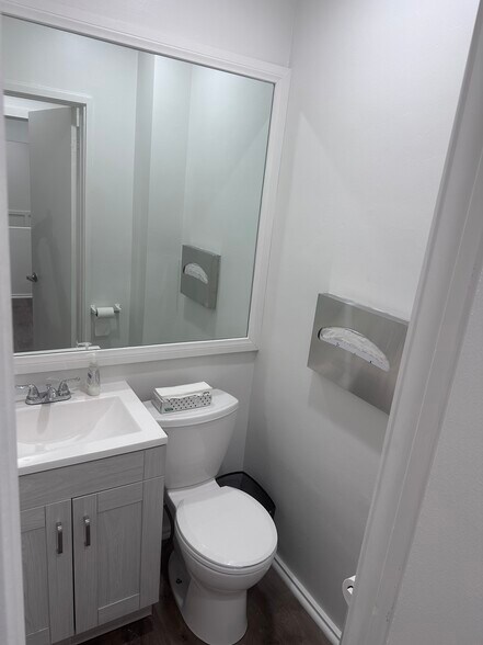 More Photos Of 1015 Gayley Ave, Los Angeles Medical For Lease