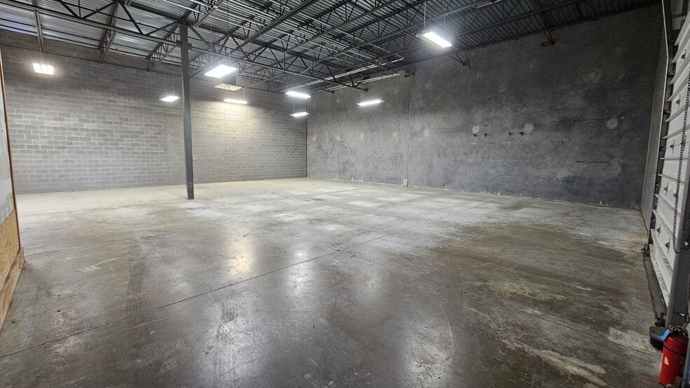 More Photos Of 45915 Maries Rd, Sterling Warehouse For Lease