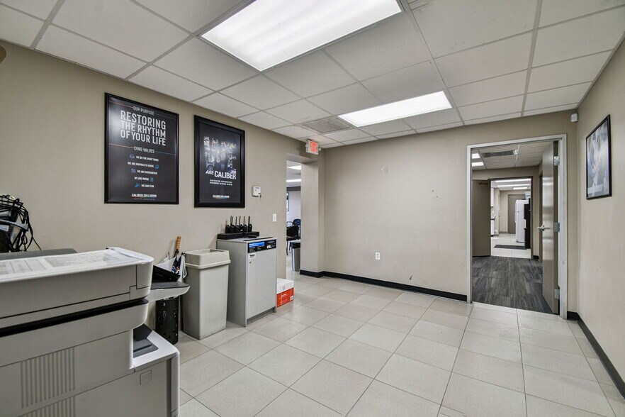 More Photos Of 4811 W Sligh Ave, Tampa Warehouse For Lease