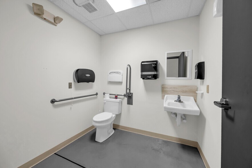 More Photos Of 1087 Federal Rd, Brookfield Warehouse For Lease