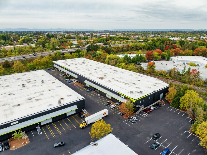 More Photos Of 11035 SW 11th St, Beaverton Distribution For Lease